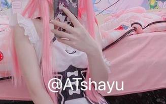 图片让人多停留，真的要感谢AT鲨这样玩自拍的姿势，居然还挺好看的。