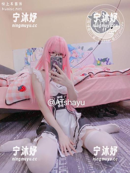 AT鲨 图片让人多停留,真的要感谢AT鲨这样玩自拍的姿势,居然还挺好看的。