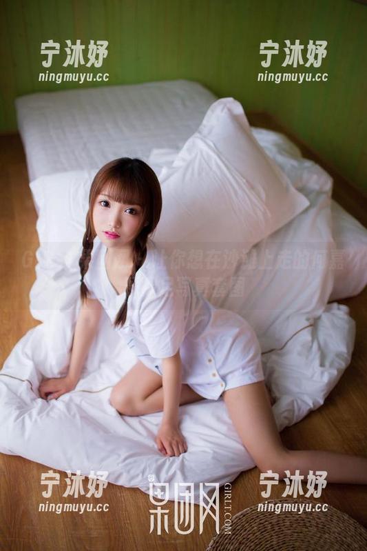 GIRLT果团网-何嘉颖 GIRLT果团网 - 让你想在沙滩上走的何嘉颖裸足写真套图