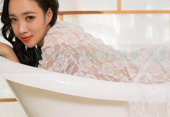 GIRLT果团网 – 原图：龚玥菲在蕾丝里转身，画面好像在眨眼
