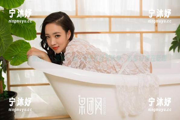 GIRLT果团网-龚玥菲 GIRLT果团网 - 原图:龚玥菲在蕾丝里转身,画面好像在眨眼