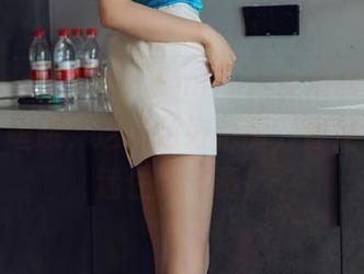 HuaYang花漾 – Emily顾奈奈酱的旗袍图片，喔哦，这颜色好艳丽，像是要把我迷住的节奏！
