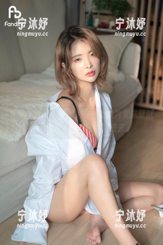 Hyoyeon(김효연)毛衣：当照片变成壁纸，我恨不得把自己也融进去。