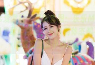 IMiss爱蜜社 – 最新套图：乐乐Mango在夏日里肆意撒娇，光线和体态都不经意间透露出点小心思。