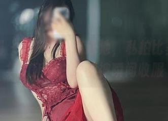 微密圈 – 当MIYA出泳池，私拍比基尼图集的所有白眼都被瞬间收服