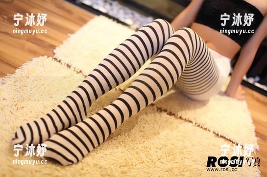 ROSI写真 ROSI的皮衣写真,来一张免费,让你重回摇滚青春。