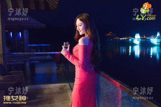 TGOD推女神 - 吕梦玉那条连衣裙，这可是她的定制图集，先来看看她是怎么挑的吧！