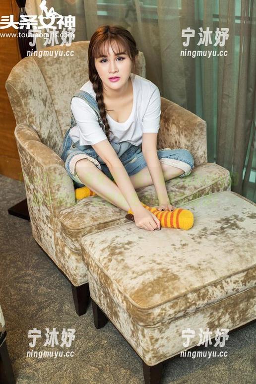 TouTiao头条女神-杨漫妮baby TouTiao头条女神 - 看!杨漫妮baby的奶牛美图,这壁纸是小确幸的源泉!