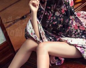 TouTiao头条女神 – 走马观花似的翻看果儿Victoria的黑白图集，奈何目光总在徘徊！