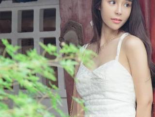 UGirls尤果网 – 透过周心情的视角，校园定制写真好像在说悄悄话。