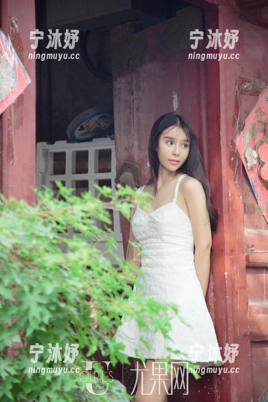 UGirls尤果网-周心情 UGirls尤果网 - 透过周心情的视角,校园定制写真好像在说悄悄话。