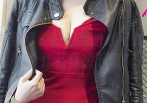 UGirls尤果网 – 好想跳进才可儿的泳池：这个作品真想下载！