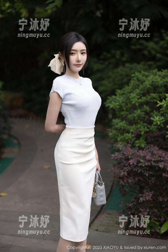 XIAOYU语画界-Cherry樱桃酱 XIAOYU语画界 - 制服分享大揭秘:Cherry樱桃酱如何驾驭每一件?