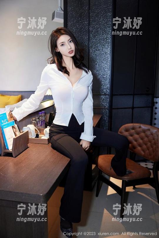Xiuren秀人网-伊丽莎有点白 Xiuren秀人网 - 作品评析:伊丽莎有点白的和服,适合她的气质,有毒的美感