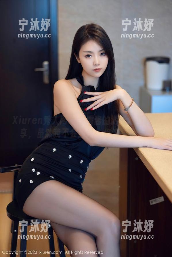 Xiuren秀人网-余虞酱 Xiuren秀人网 - 余虞酱的游泳池图片分享,虽然我不会游泳,但这图我爱哦