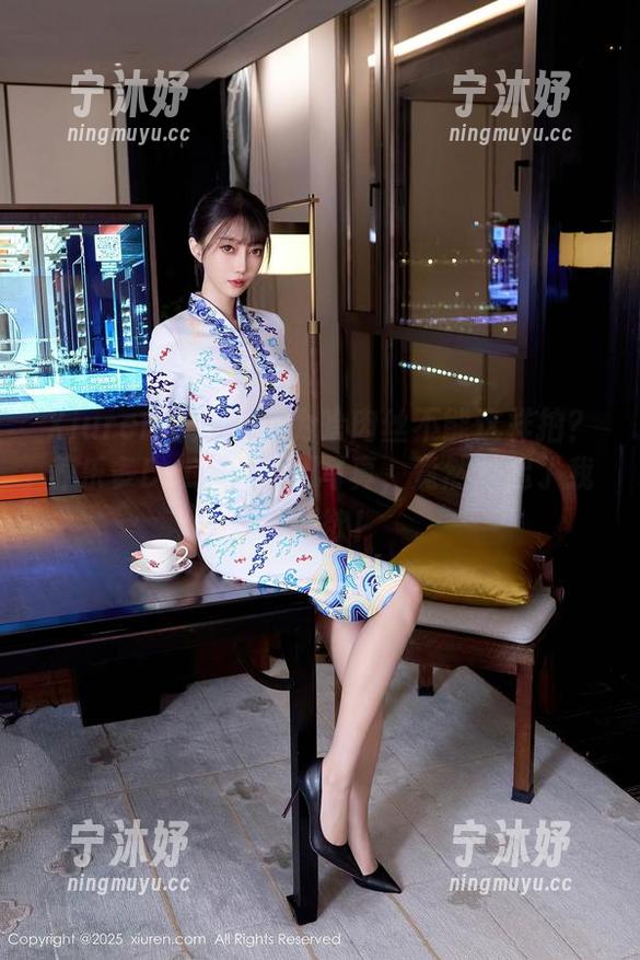 Xiuren秀人网-养乐多DoDo Xiuren秀人网 - 为啥肉丝不能这样拍?养乐多DoDo的福利写真,竟然勾起了我的食欲!