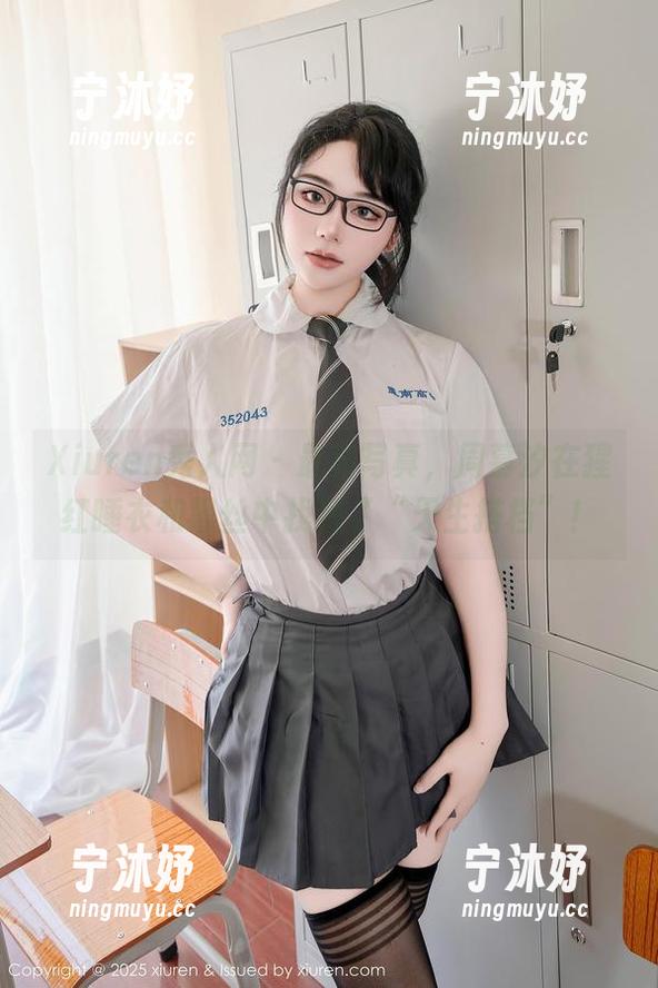 Xiuren秀人网-周慕汐 Xiuren秀人网 - 最新写真,周慕汐在猩红睡衣和黑丝中找到了“天生搭档”!
