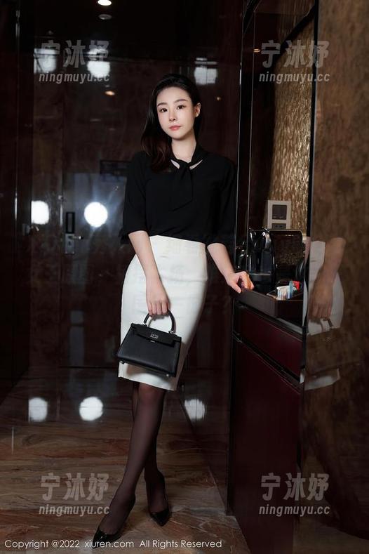 Xiuren秀人网-姚若兮vay Xiuren秀人网 - 细看姚若兮vay的全套女王原图,裙摆飞扬,难道我也是这个王国的一份子?