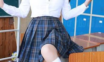 Xiuren秀人网 – 晓梦may的制服图集：看她如何把无聊的制服变成秀场
