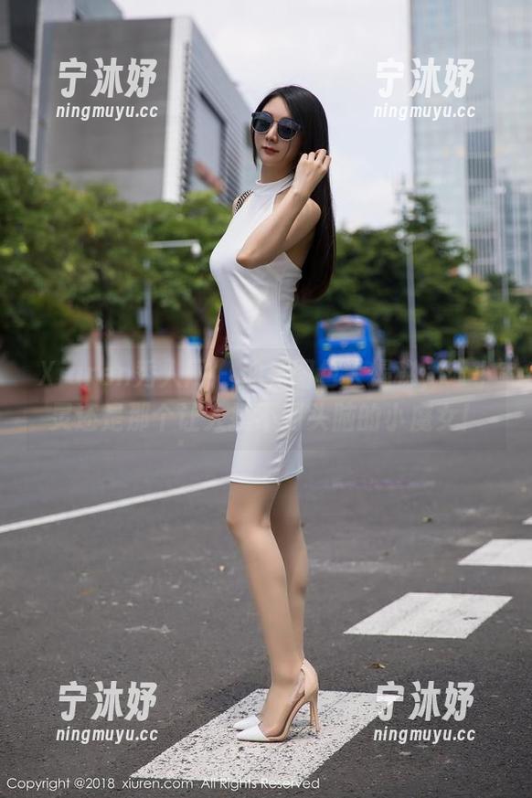 Xiuren秀人网-谭小灵 Xiuren秀人网 - 油亮图包大揭秘,谭小灵还是那个让人摸不到头脑的小魔女!