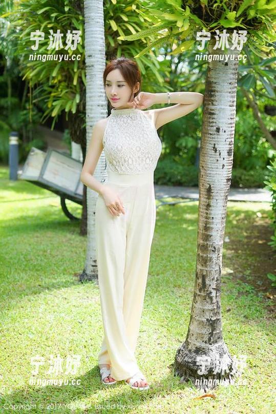 YouMi尤蜜荟-黄歆苑 YouMi尤蜜荟 - 黄歆苑的泳衣写真,图包里可是含着一丝性感哦。