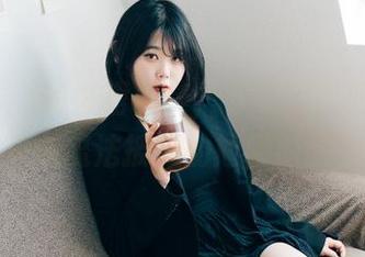 Zia(지아)的白裙合集，分享她如何把长裙变成魔法披风的尬聊时刻。