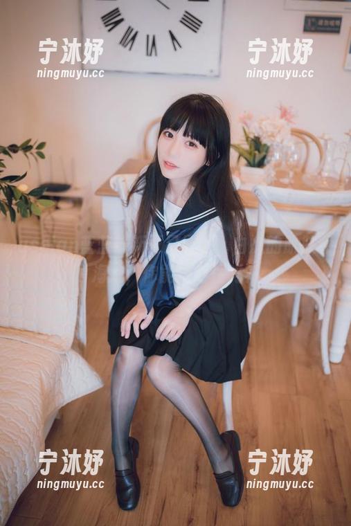 usejan蓝蓝 usejan蓝蓝最新夏日照片,白嫩的肌肤和海浪,你能顶得住吗?