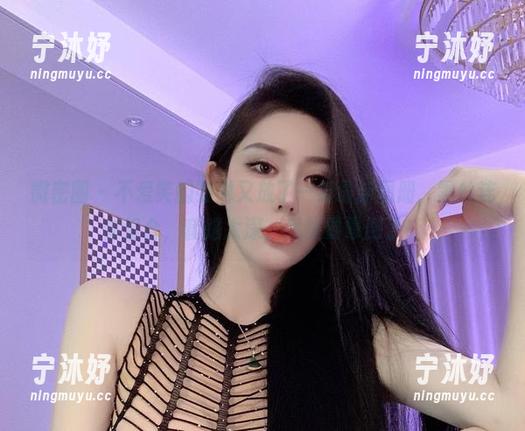 不爱笑的赛琳 微密圈 - 不爱笑的赛琳又放了一组最新图册,黑丝连体组合,套路太深,我快要晕倒了!