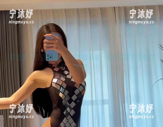 不爱笑的赛琳 微密圈 - 当空姐遇上不爱笑的赛琳:私房美图中难得的柔情