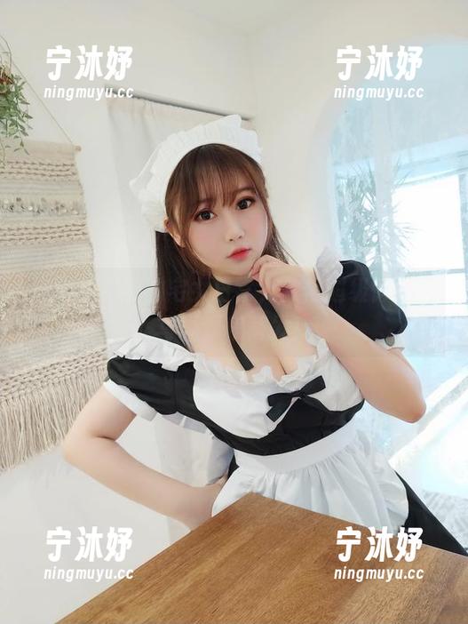 出奇想不到的宅女日常，依依超级懒全套写真厚积薄发！