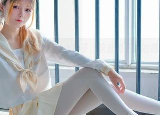 兔玩映画原图：你没见过的小椅子，这蓝椅子上的黑丝少女太会玩了。