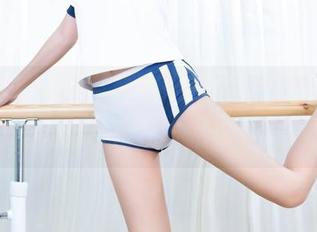 兔玩映画全新写真集：春色撩人，来看看这季花儿与姑娘。