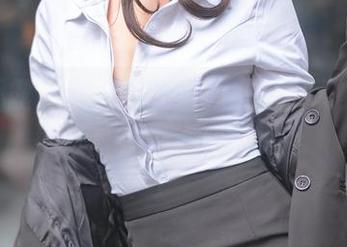 瞧瞧坏露露香宝的私房原图！露背裙裙，她可真是个心机girl！