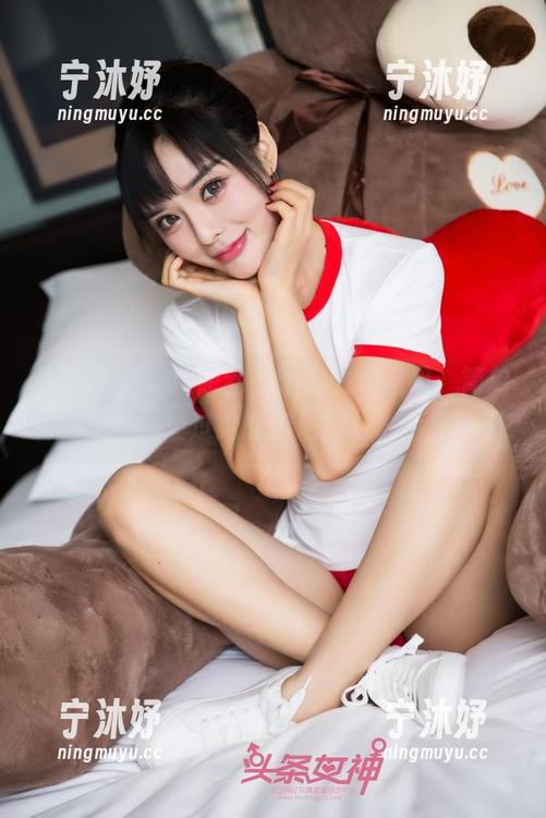 头条女神-蔡楠 头条女神 - 没想到,蔡楠的作品里,简单的秘书角色经过她的魔法,变得活灵活现!