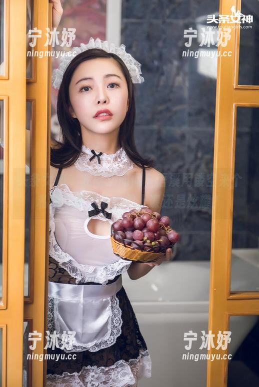 头条女神-语溪 头条女神 - 我就想问问,语溪用镂空来个私拍,是想给我们上课还是炫耀?