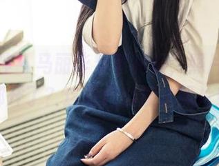 头条女神 – 马丽华穿着和服，照片里花瓣都开了？这是什么魔法照片！