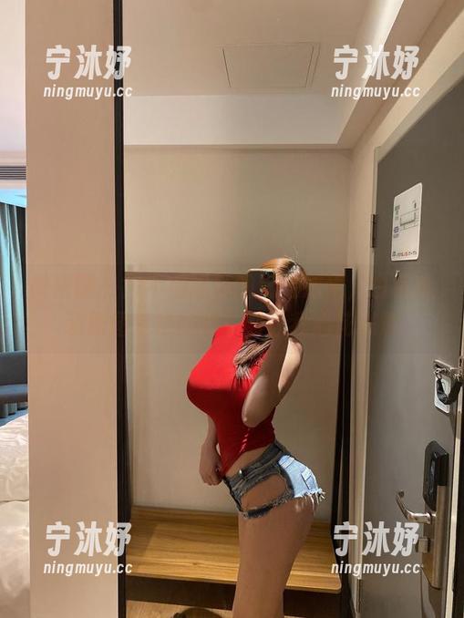奶宝妹纸 微密圈 - 舍不得退场的奶宝妹纸,白色套装原图定格的那一刻让我心花怒放