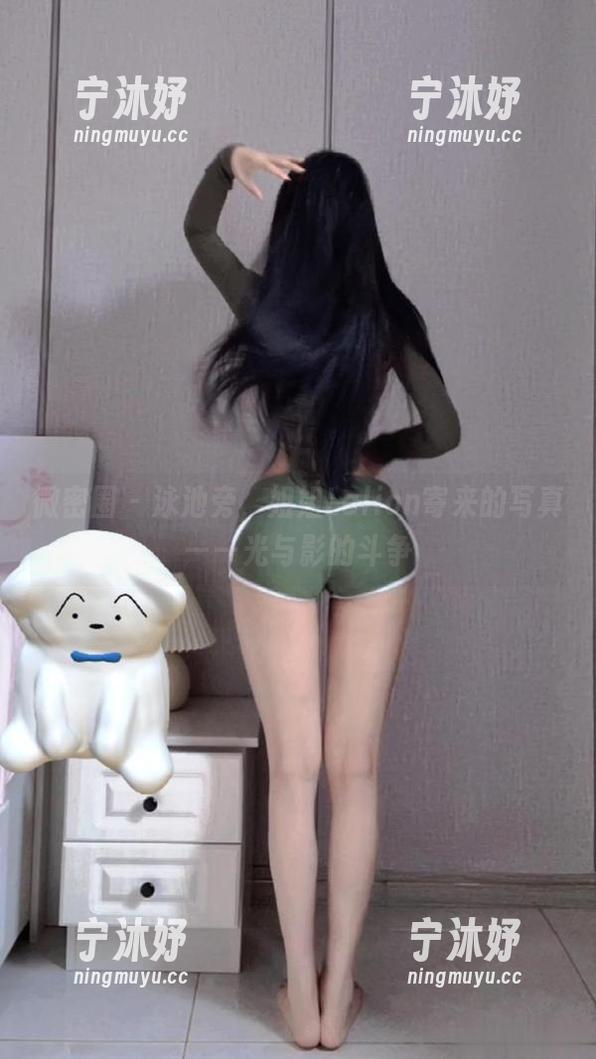 姐姐Lalion 微密圈 - 泳池旁,姐姐Lalion寄来的写真——光与影的斗争