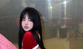 微密圈 – 小优优子新图集：车内豹纹，犹如聚会里的那道亮眼风景线。