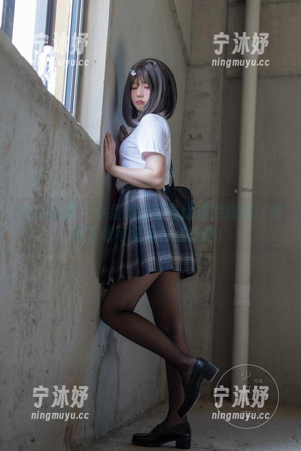 少女秩序-小鱼 少女秩序 - 小鱼游泳圈与比基尼搭档:高清下载可是夏日必备哦!