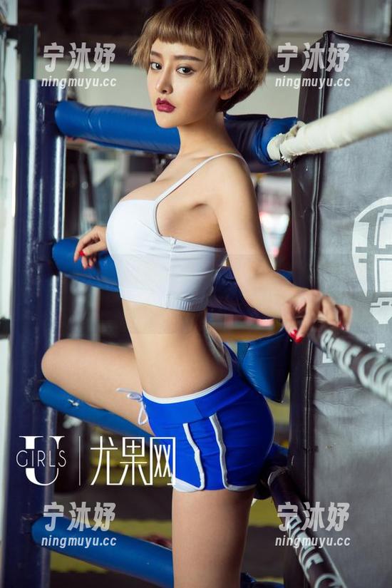尤果网-谭晓彤 尤果网 - 谭晓彤裸足照片,光脚丫仿佛在对我说‘来啊,走一走’!