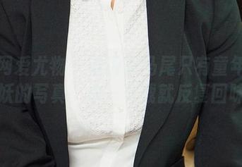 尤果网爱尤物 – 谁说双马尾只有童年？妮小妖的写真，这一下载就反复回味。