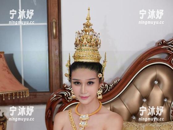 尤物馆-悦儿Yuky 尤物馆 - 运动的全套图包,悦儿Yuky的身姿时而张扬,时而神秘,说不清楚她在想什么。