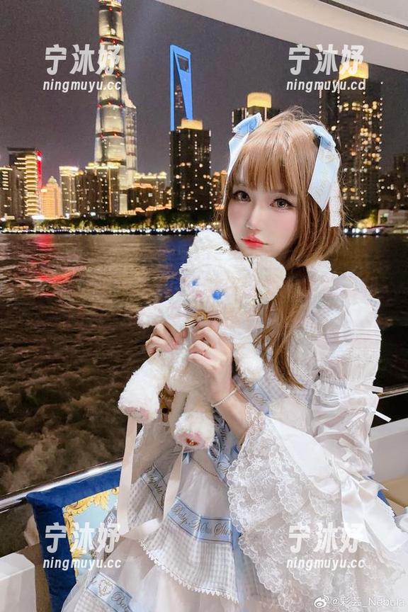 彩芸_Nebula小姐带你逛兔女郎的福利图包，别忘了顺便抓住你的心！
