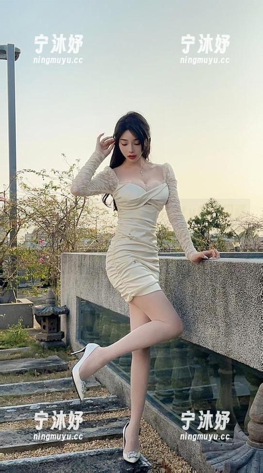徐莉芝Booty 微密圈 - 更新图:徐莉芝Booty的“闷骚男友”,对着这张照片,我只想说“你比我想的复杂”。