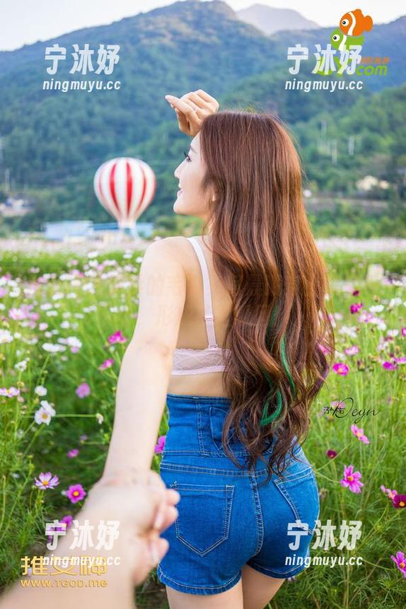推女神 - 胖胖的毛衣？何晨曦穿上偏偏好看，形成了壁纸风！