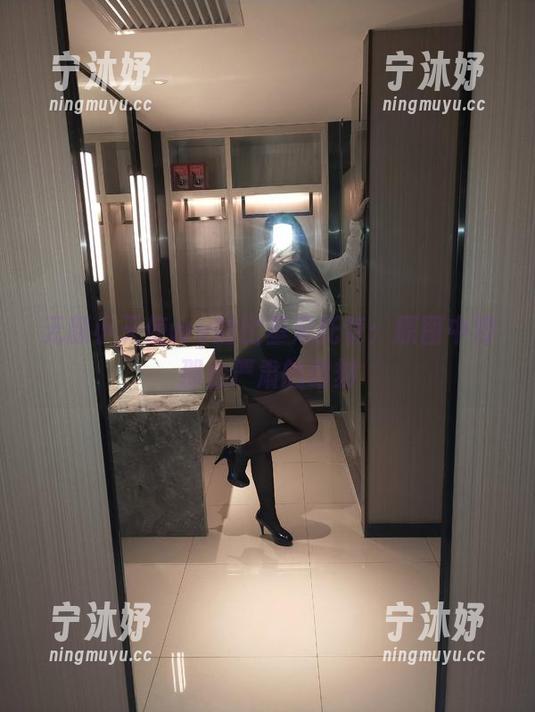 无颜小天使wy 无颜小天使wy的比基尼托管:原图中没那么严肃的时刻