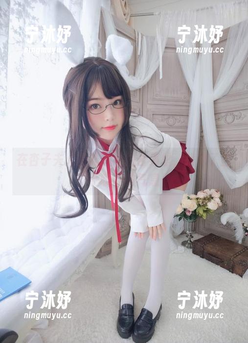 杏子夫人 在杏子夫人的礼服私拍合集里,找到了些微暧昧的气息