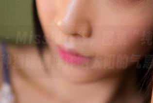果团网 – Miss琪在线，图集“纯白”，有种猫咪懒洋洋晒太阳的气息呢