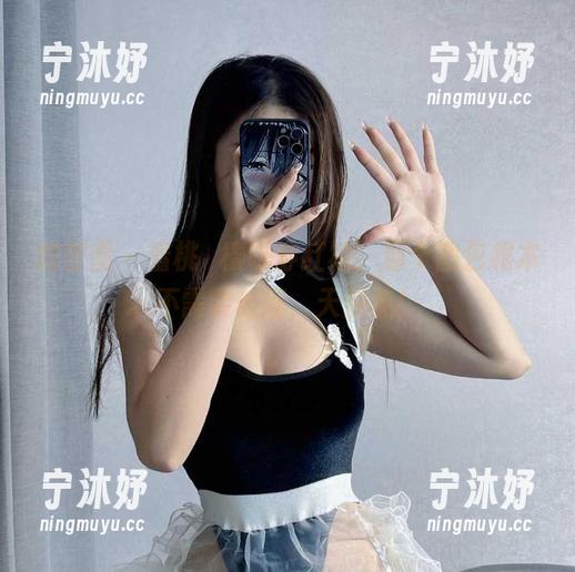 桃沢樱呀 微密圈 - 看桃沢樱呀穿红裙,那个图包根本不需要处理,天然美!
